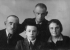 Moshe Sendnom, Chaje-Dvejre Leibovich with 2 sons  Moshe Sendnom, Chaje-Dvejre Leibovich with 2 sons